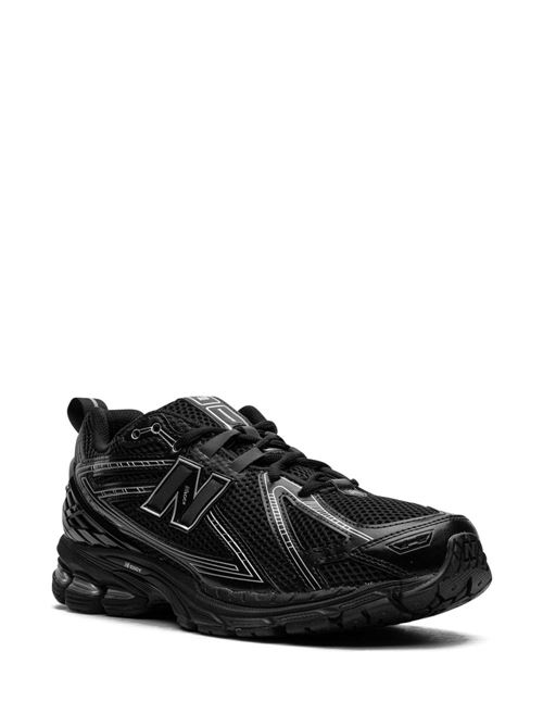 Sneaker nera di NEW BALANCE caratterizzata da logo laterale, suola segmentata e lacci. NEW BALANCE | M1906RCHBLACK
